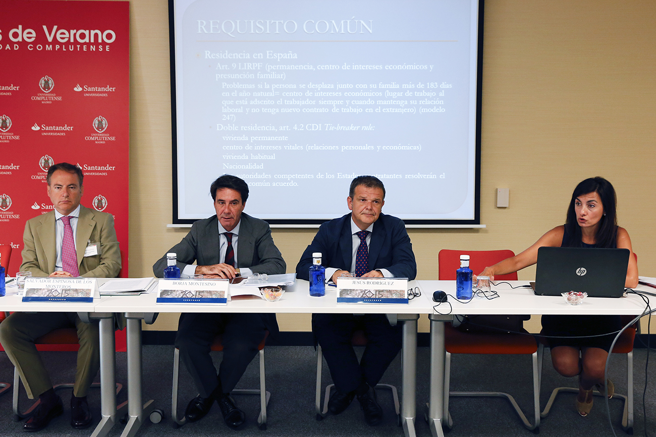 Salvador Espinosa de los Monteros: “La mejor opción es irse corriendo de aquí”